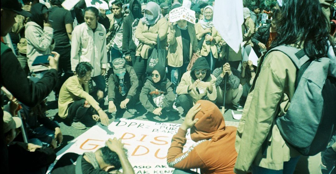 Ilustrasi mahasiswa dan ruang demokrasi