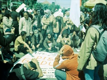 Ilustrasi mahasiswa dan ruang demokrasi
