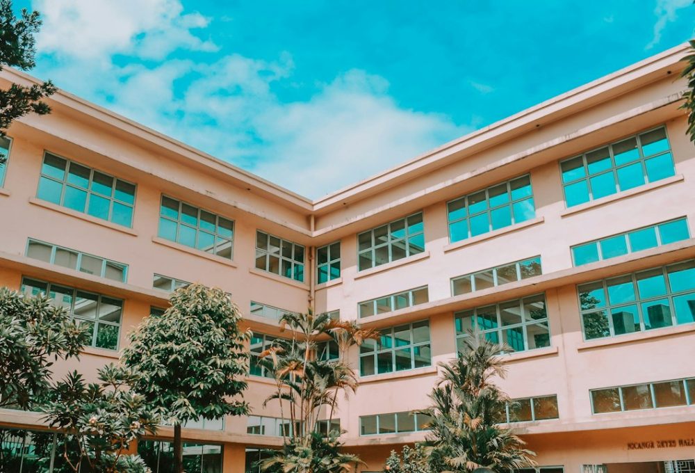 Ilustrasi gedung kampus sekolah menengah