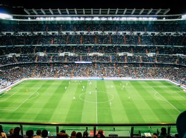 Lapangan sepak bola sebagai ilustrasi film dokumenter perjalanan tim nasional