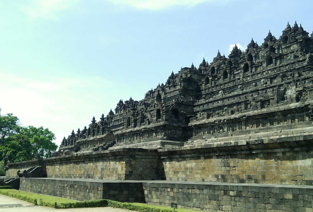 Pemandangan Candi Borobudur sebagai latar kegiatan budaya