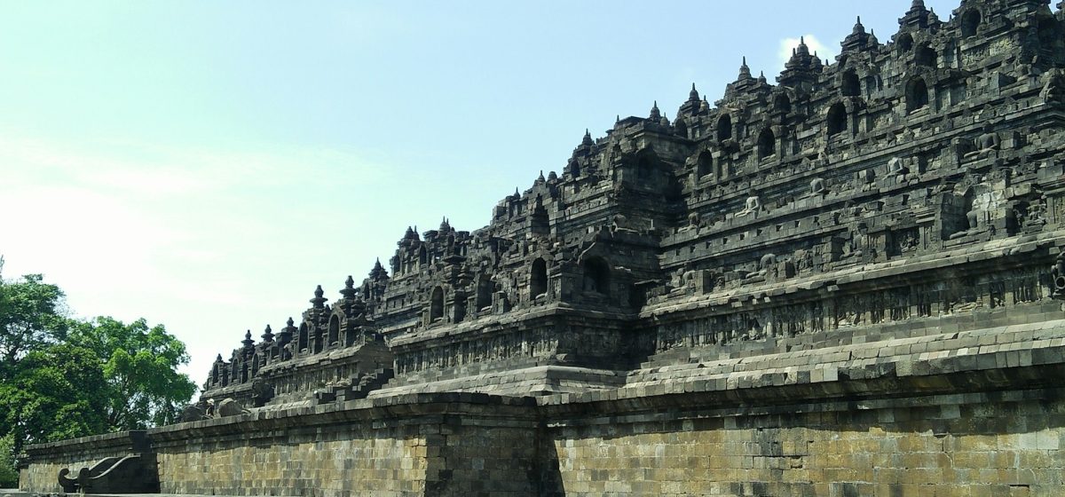 Pemandangan Candi Borobudur sebagai latar kegiatan budaya