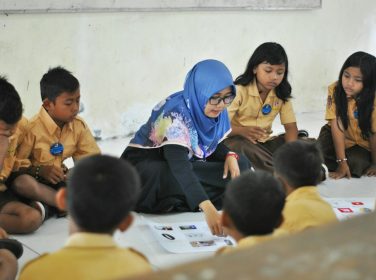Siswa belajar bersama sebagai ilustrasi berita pendidikan Indonesia