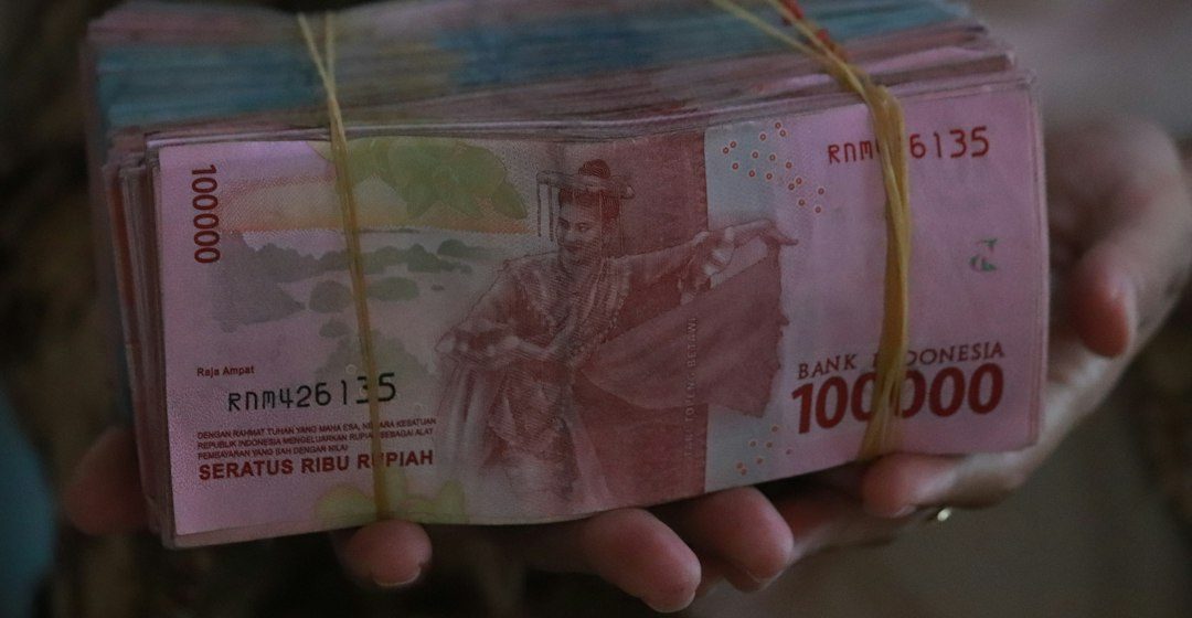 Uang rupiah sebagai ilustrasi berita ekonomi dan stimulus nasional
