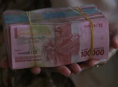 Uang rupiah sebagai ilustrasi berita ekonomi dan stimulus nasional